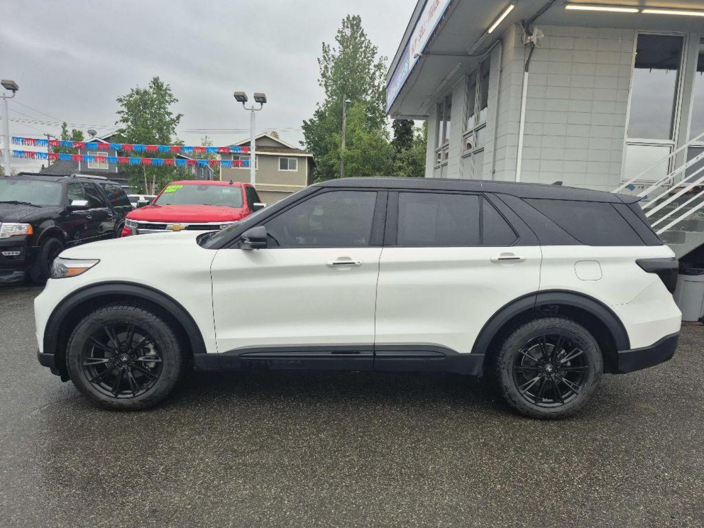2021 WHITE FORD EXPLORER ST (1FM5K8GC1MG) with an 3.0L engine, Automatic transmission, located at 929 East 8th Ave, Anchorage, AK, 99501, (907) 274-2277, 61.214783, -149.866074 - Photo#1