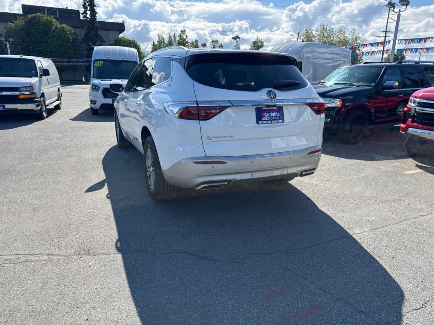 2022 WHITE BUICK ENCLAVE PREMIUM (5GAEVBKW3NJ) with an 3.6L engine, Automatic transmission, located at 929 East 8th Ave, Anchorage, AK, 99501, (907) 274-2277, 61.214783, -149.866074 - Photo#4