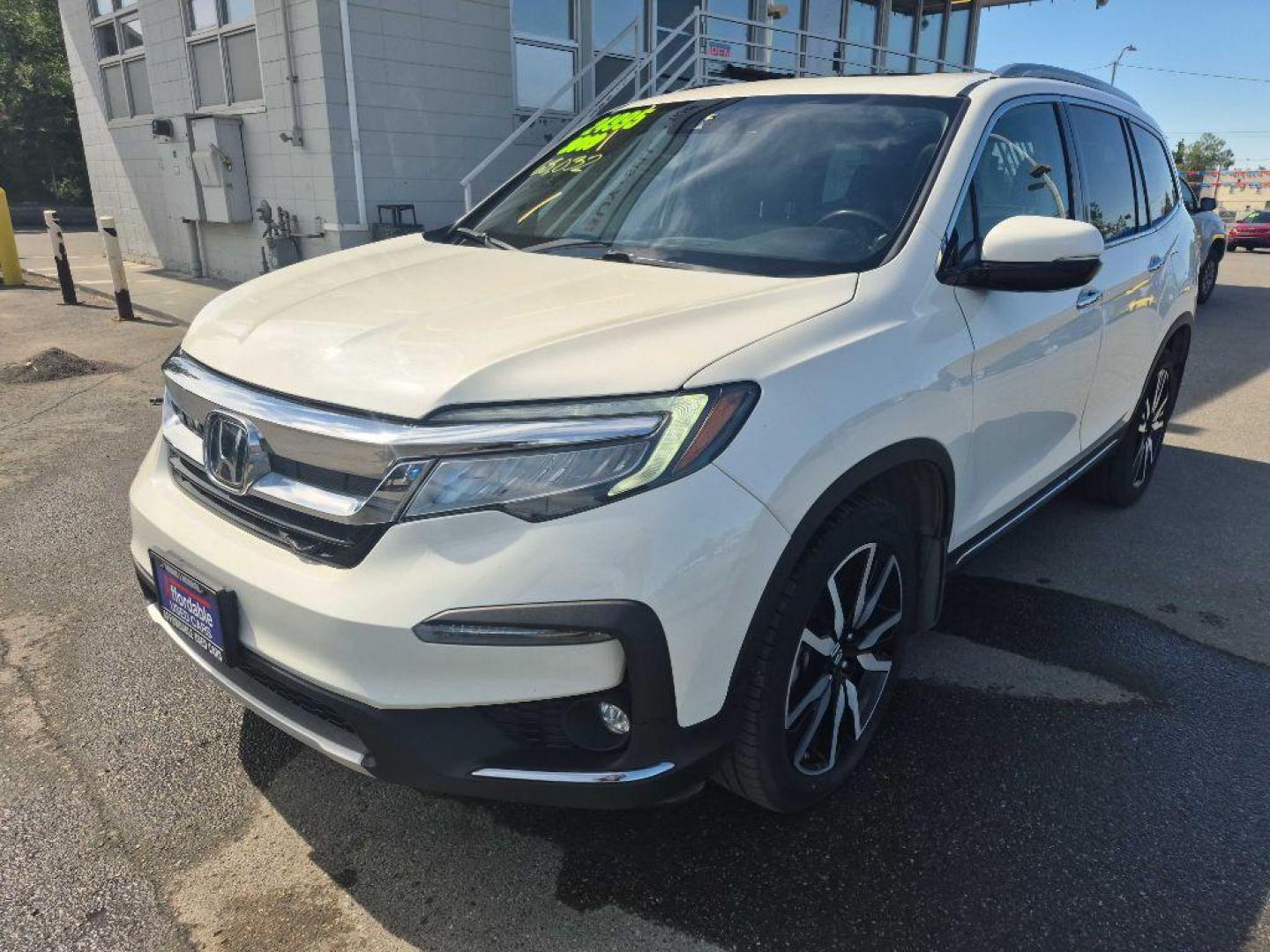 2019 WHITE HONDA PILOT TOURING (5FNYF6H62KB) with an 3.5L engine, Automatic transmission, located at 929 East 8th Ave, Anchorage, AK, 99501, (907) 274-2277, 61.214783, -149.866074 - Photo#0