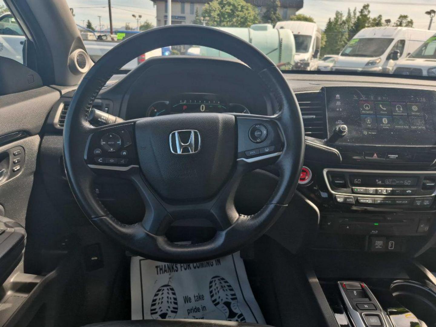 2019 WHITE HONDA PILOT TOURING (5FNYF6H62KB) with an 3.5L engine, Automatic transmission, located at 929 East 8th Ave, Anchorage, AK, 99501, (907) 274-2277, 61.214783, -149.866074 - Photo#4