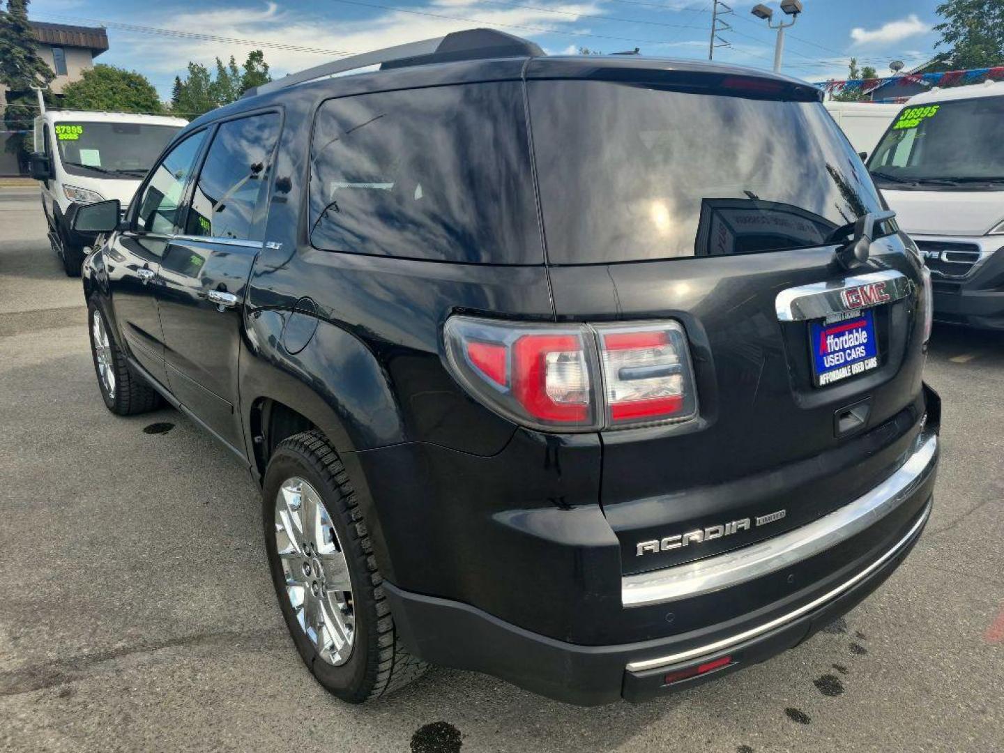 2017 GRAY GMC ACADIA LIMITED SLT-2 (1GKKVSKD7HJ) with an 3.6L engine, Automatic transmission, located at 929 East 8th Ave, Anchorage, AK, 99501, (907) 274-2277, 61.214783, -149.866074- Photo#2