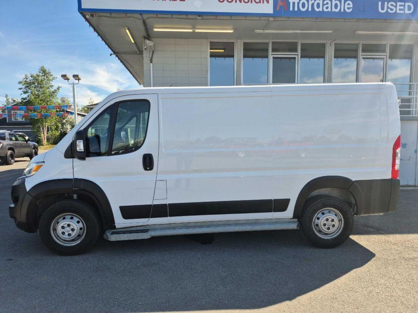 2023 WHITE RAM PROMASTER 2500 2500 STANDARD (3C6LRVVG7PE) with an 3.6L engine, Automatic transmission, located at 929 East 8th Ave, Anchorage, AK, 99501, (907) 274-2277, 61.214783, -149.866074- Photo#1