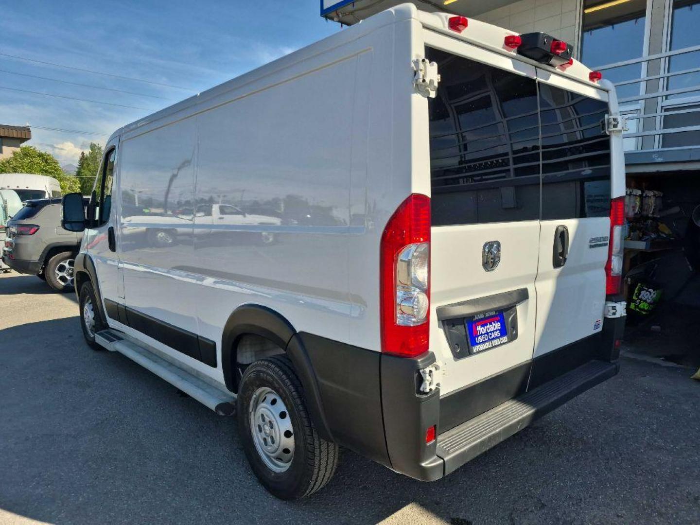 2023 WHITE RAM PROMASTER 2500 2500 STANDARD (3C6LRVVG7PE) with an 3.6L engine, Automatic transmission, located at 929 East 8th Ave, Anchorage, AK, 99501, (907) 274-2277, 61.214783, -149.866074- Photo#2