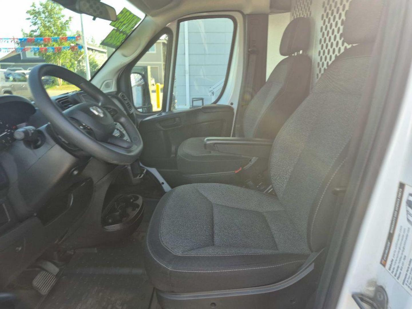 2023 WHITE RAM PROMASTER 2500 2500 STANDARD (3C6LRVVG7PE) with an 3.6L engine, Automatic transmission, located at 929 East 8th Ave, Anchorage, AK, 99501, (907) 274-2277, 61.214783, -149.866074- Photo#3