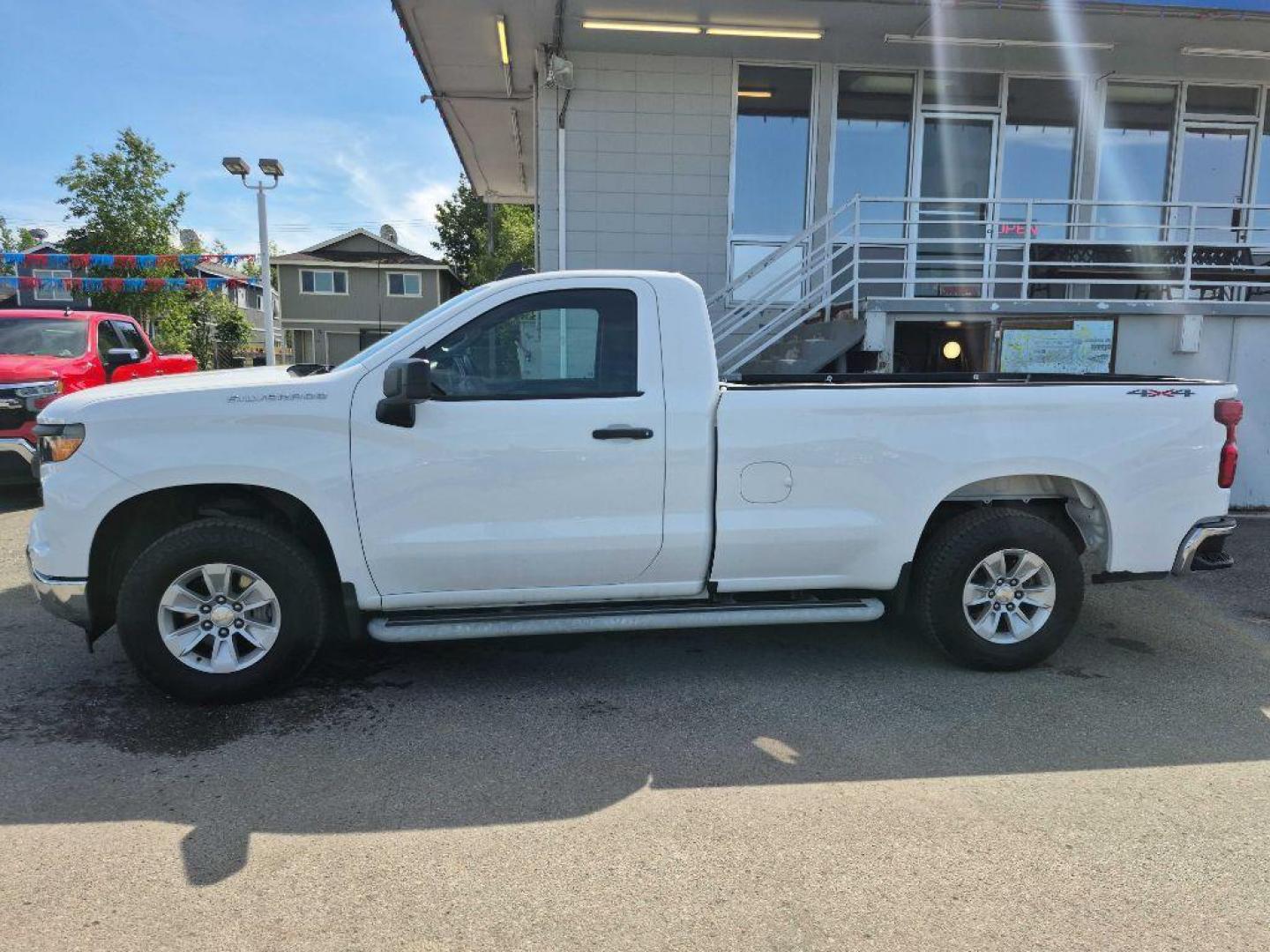 2024 WHITE CHEVROLET SILVERADO 1500 (3GCNDAED1RG) with an 5.3L engine, Automatic transmission, located at 929 East 8th Ave, Anchorage, AK, 99501, (907) 274-2277, 61.214783, -149.866074 - Photo#1