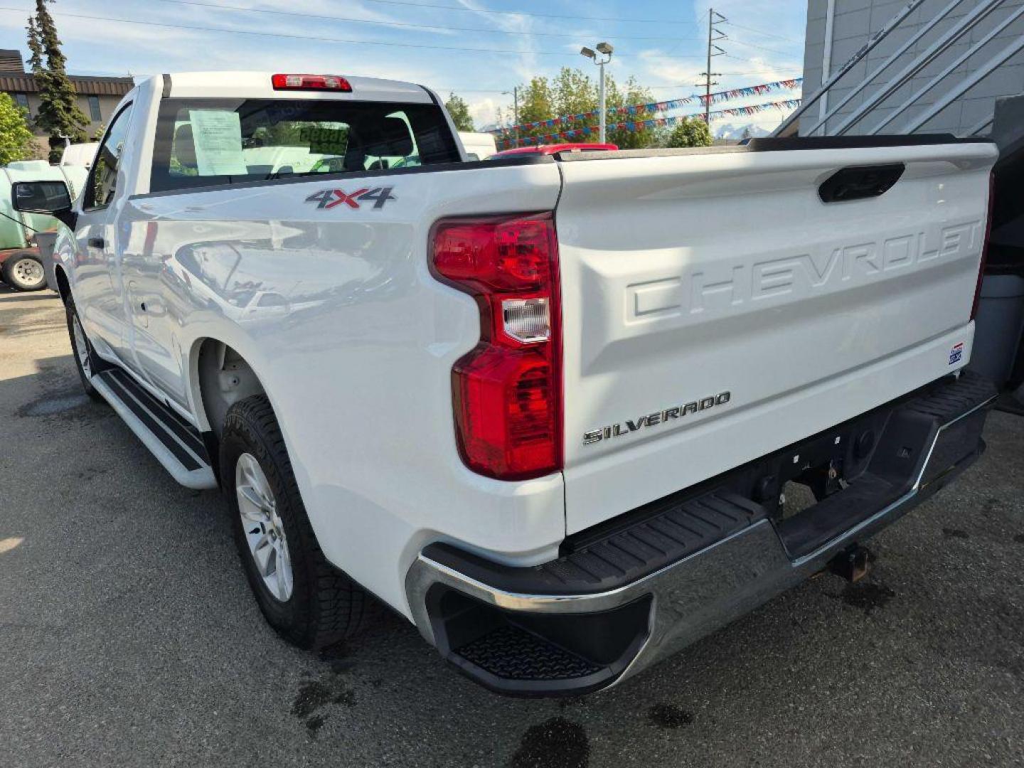 2024 WHITE CHEVROLET SILVERADO 1500 (3GCNDAED1RG) with an 5.3L engine, Automatic transmission, located at 929 East 8th Ave, Anchorage, AK, 99501, (907) 274-2277, 61.214783, -149.866074 - Photo#2