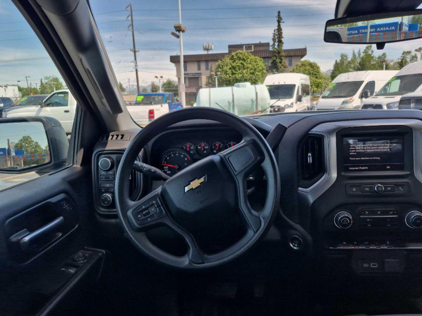2024 WHITE CHEVROLET SILVERADO 1500 (3GCNDAED1RG) with an 5.3L engine, Automatic transmission, located at 929 East 8th Ave, Anchorage, AK, 99501, (907) 274-2277, 61.214783, -149.866074 - Photo#4