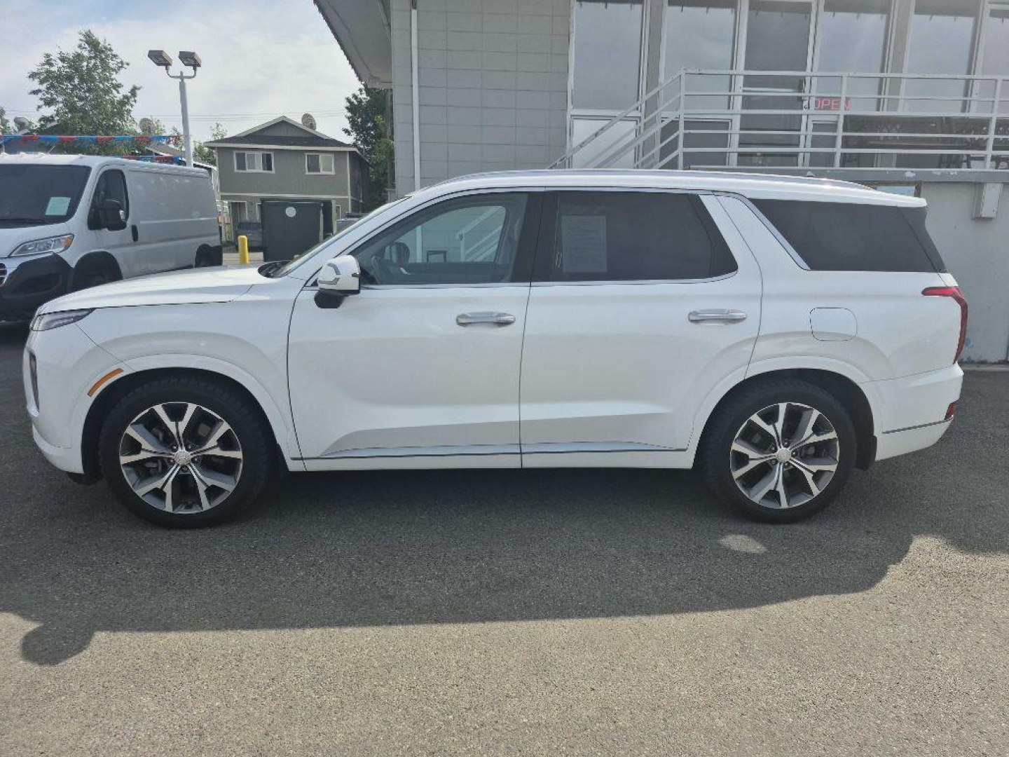 2022 WHITE HYUNDAI PALISADE LIMITED (KM8R5DHE4NU) with an 3.8L engine, Automatic transmission, located at 929 East 8th Ave, Anchorage, AK, 99501, (907) 274-2277, 61.214783, -149.866074- Photo#1