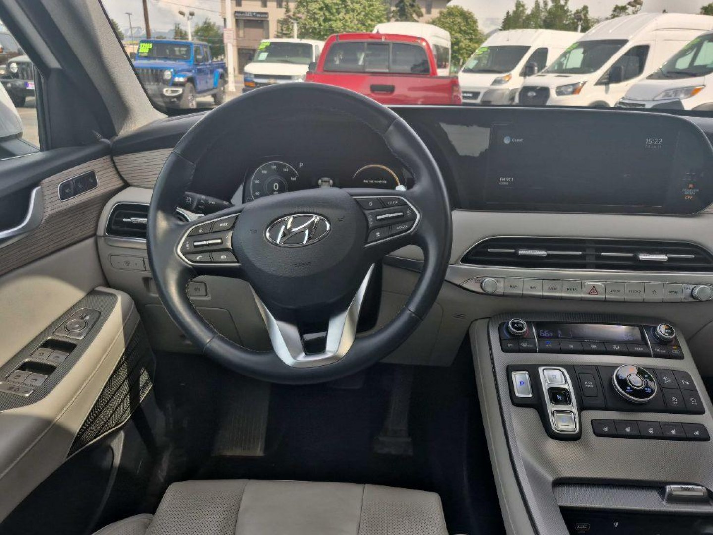 2022 WHITE HYUNDAI PALISADE LIMITED (KM8R5DHE4NU) with an 3.8L engine, Automatic transmission, located at 929 East 8th Ave, Anchorage, AK, 99501, (907) 274-2277, 61.214783, -149.866074- Photo#4