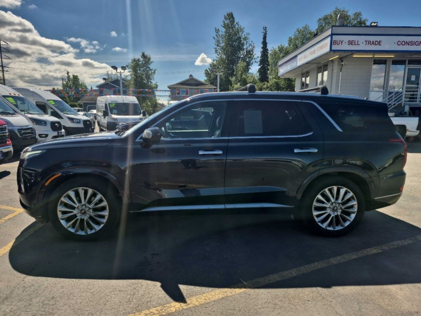 2020 BLACK HYUNDAI PALISADE LIMITED (KM8R5DHE1LU) with an 3.8L engine, Automatic transmission, located at 929 East 8th Ave, Anchorage, AK, 99501, (907) 274-2277, 61.214783, -149.866074- Photo#1