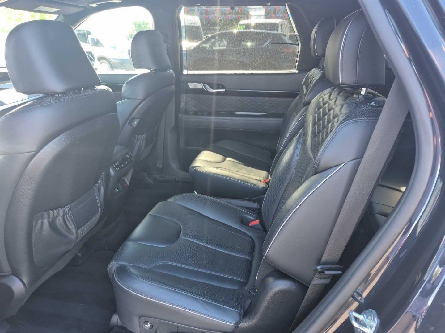 2020 BLACK HYUNDAI PALISADE LIMITED (KM8R5DHE1LU) with an 3.8L engine, Automatic transmission, located at 929 East 8th Ave, Anchorage, AK, 99501, (907) 274-2277, 61.214783, -149.866074- Photo#3