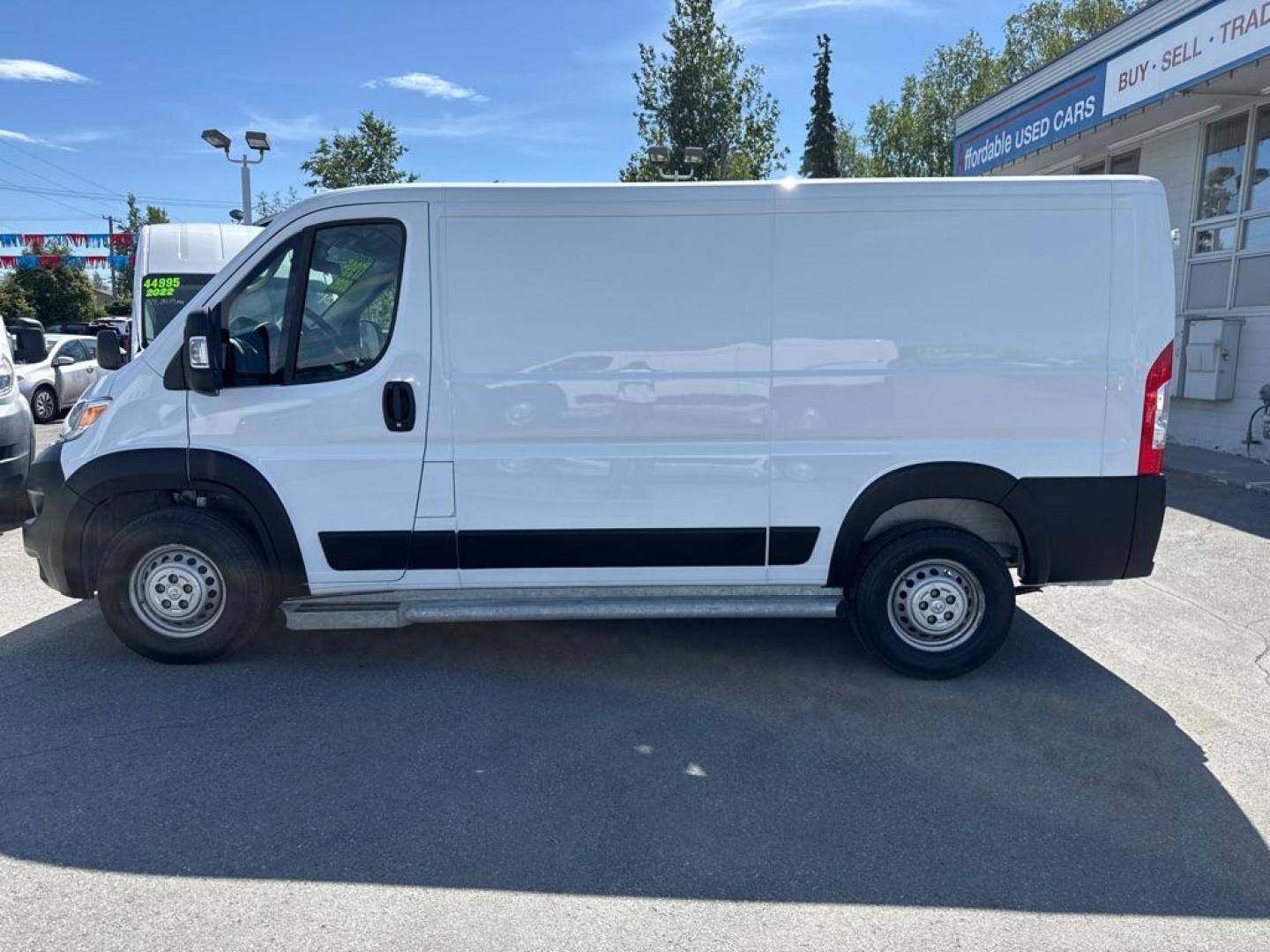 2025 WHITE RAM PROMASTER 2500 2500 STANDARD (3C6LRVVGXSE) with an 3.6L engine, Automatic transmission, located at 929 East 8th Ave, Anchorage, AK, 99501, (907) 274-2277, 61.214783, -149.866074 - Photo#1