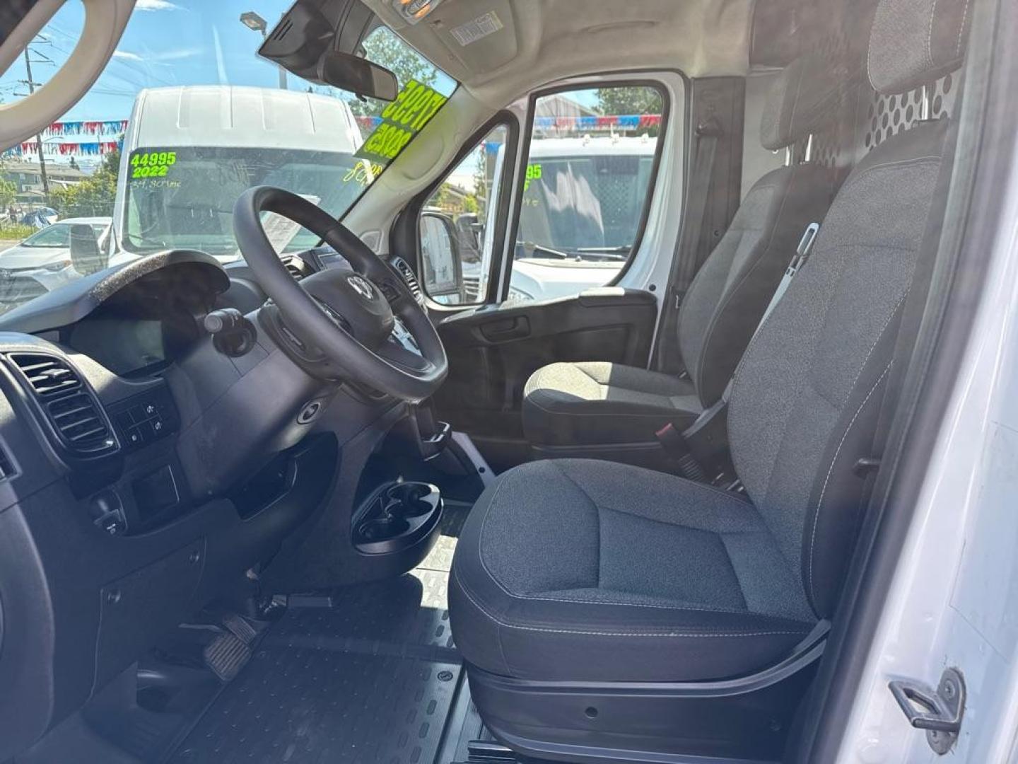 2025 WHITE RAM PROMASTER 2500 2500 STANDARD (3C6LRVVGXSE) with an 3.6L engine, Automatic transmission, located at 929 East 8th Ave, Anchorage, AK, 99501, (907) 274-2277, 61.214783, -149.866074 - Photo#2