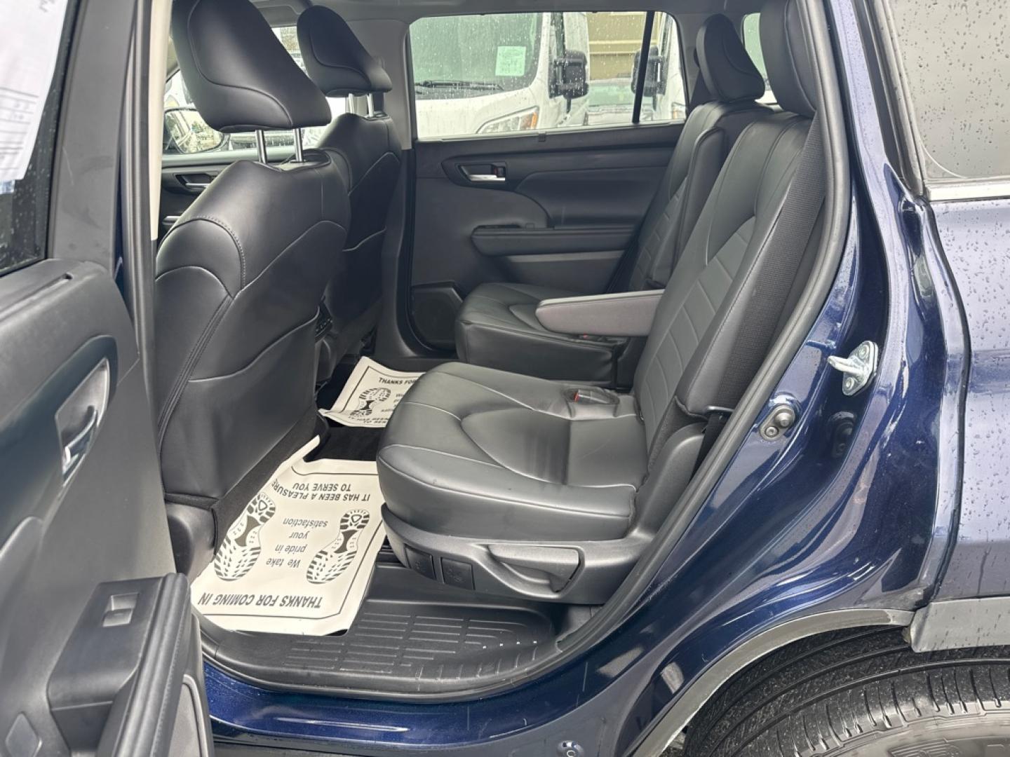 2024 BLUE TOYOTA HIGHLANDER XLE (5TDKDRBH1RS) with an 2.4L engine, Automatic transmission, located at 929 East 8th Ave, Anchorage, AK, 99501, (907) 274-2277, 61.214783, -149.866074- Photo#2