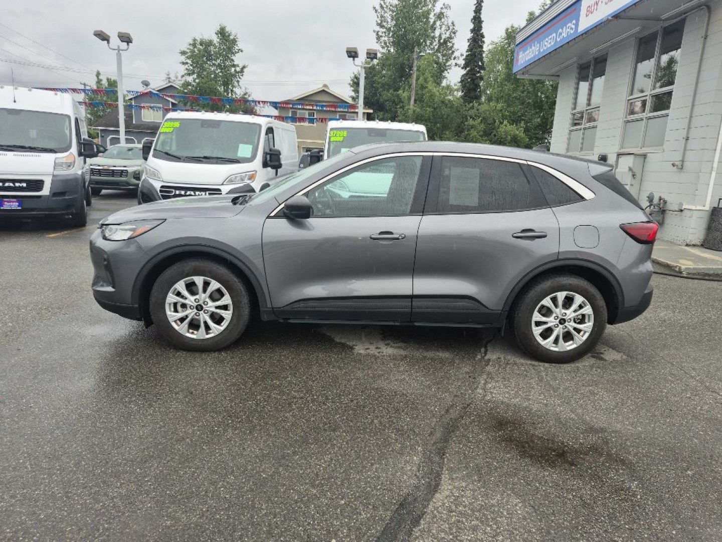 2024 GRAY FORD ESCAPE ACTIVE (1FMCU0GN9RU) with an 1.5L engine, Automatic transmission, located at 929 East 8th Ave, Anchorage, AK, 99501, (907) 274-2277, 61.214783, -149.866074- Photo#1