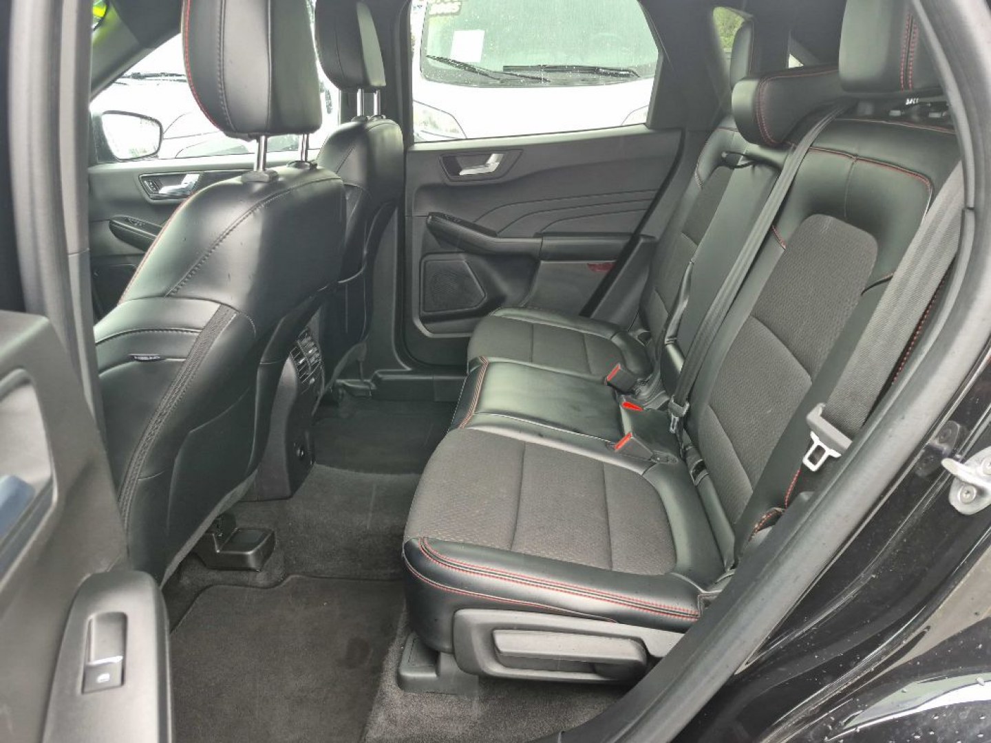 2024 BLACK FORD ESCAPE ST LINE (1FMCU0MN0RU) with an 1.5L engine, Automatic transmission, located at 929 East 8th Ave, Anchorage, AK, 99501, (907) 274-2277, 61.214783, -149.866074- Photo#3