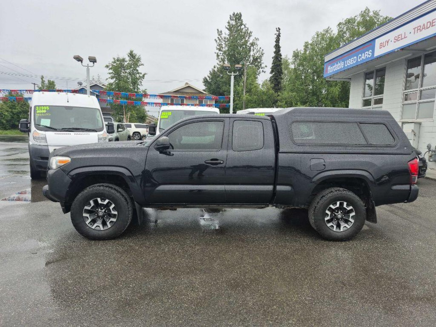 2018 BLACK TOYOTA TACOMA ACCESS CAB (5TFSX5EN7JX) with an 2.7L engine, Automatic transmission, located at 929 East 8th Ave, Anchorage, AK, 99501, (907) 274-2277, 61.214783, -149.866074- Photo#1