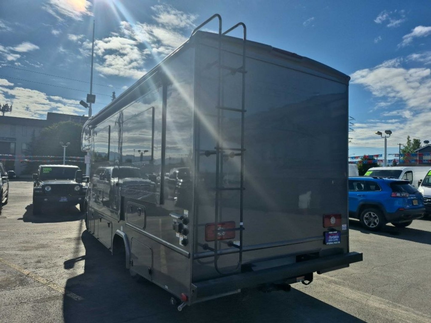2025 GRAY FOREST RIVER M-24FM ENTRADA (W1X8N33Y1PN) with an 2.0L engine, Automatic transmission, located at 929 East 8th Ave, Anchorage, AK, 99501, (907) 274-2277, 61.214783, -149.866074- Photo#2