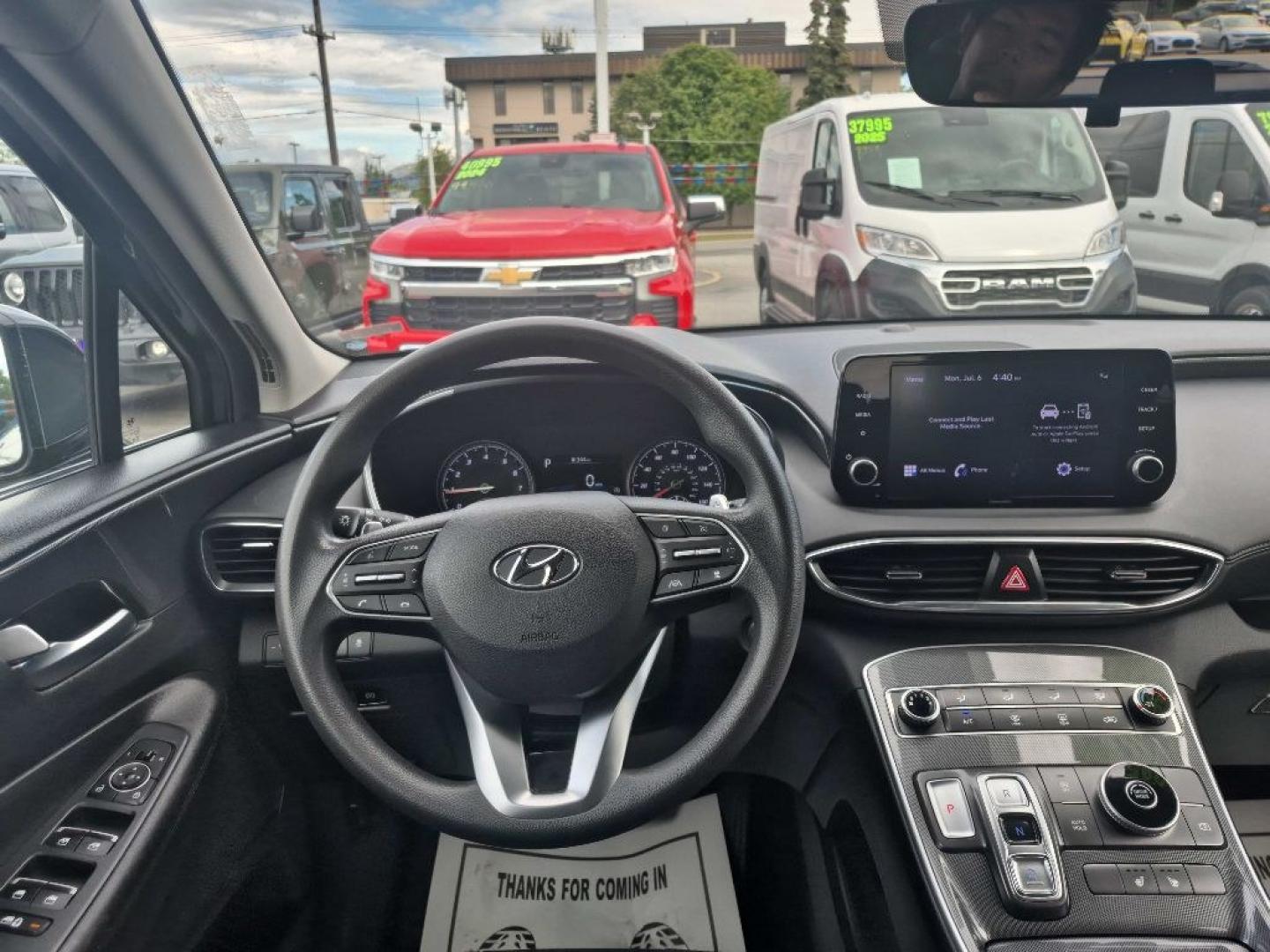 2022 GRAY HYUNDAI SANTA FE SEL (5NMS24AJXNH) with an 2.5L engine, Automatic transmission, located at 929 East 8th Ave, Anchorage, AK, 99501, (907) 274-2277, 61.214783, -149.866074- Photo#4
