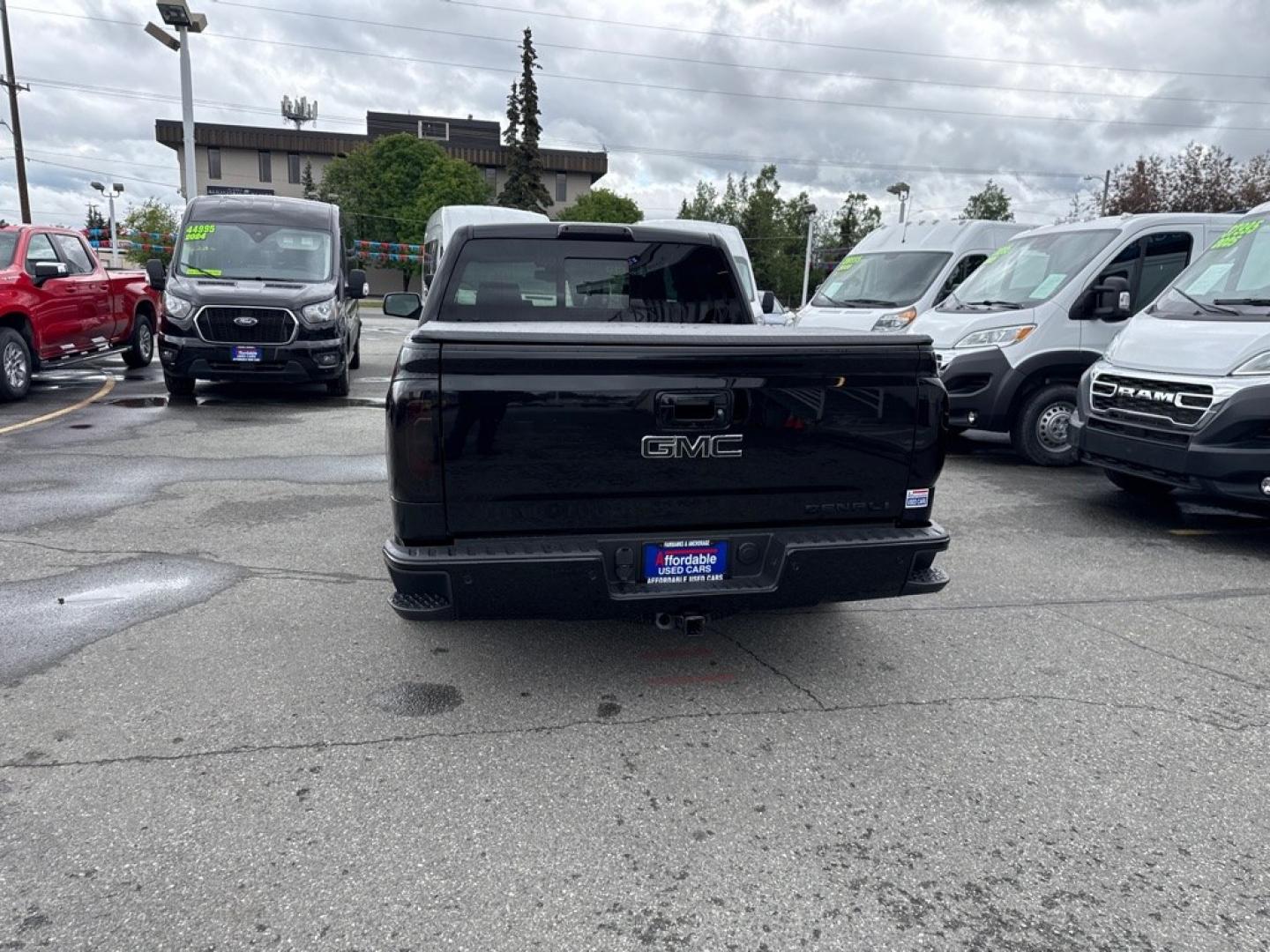 2016 BLACK GMC SIERRA 1500 DENALI (3GTU2PEJ6GG) with an 6.2L engine, Automatic transmission, located at 929 East 8th Ave, Anchorage, AK, 99501, (907) 274-2277, 61.214783, -149.866074- Photo#4
