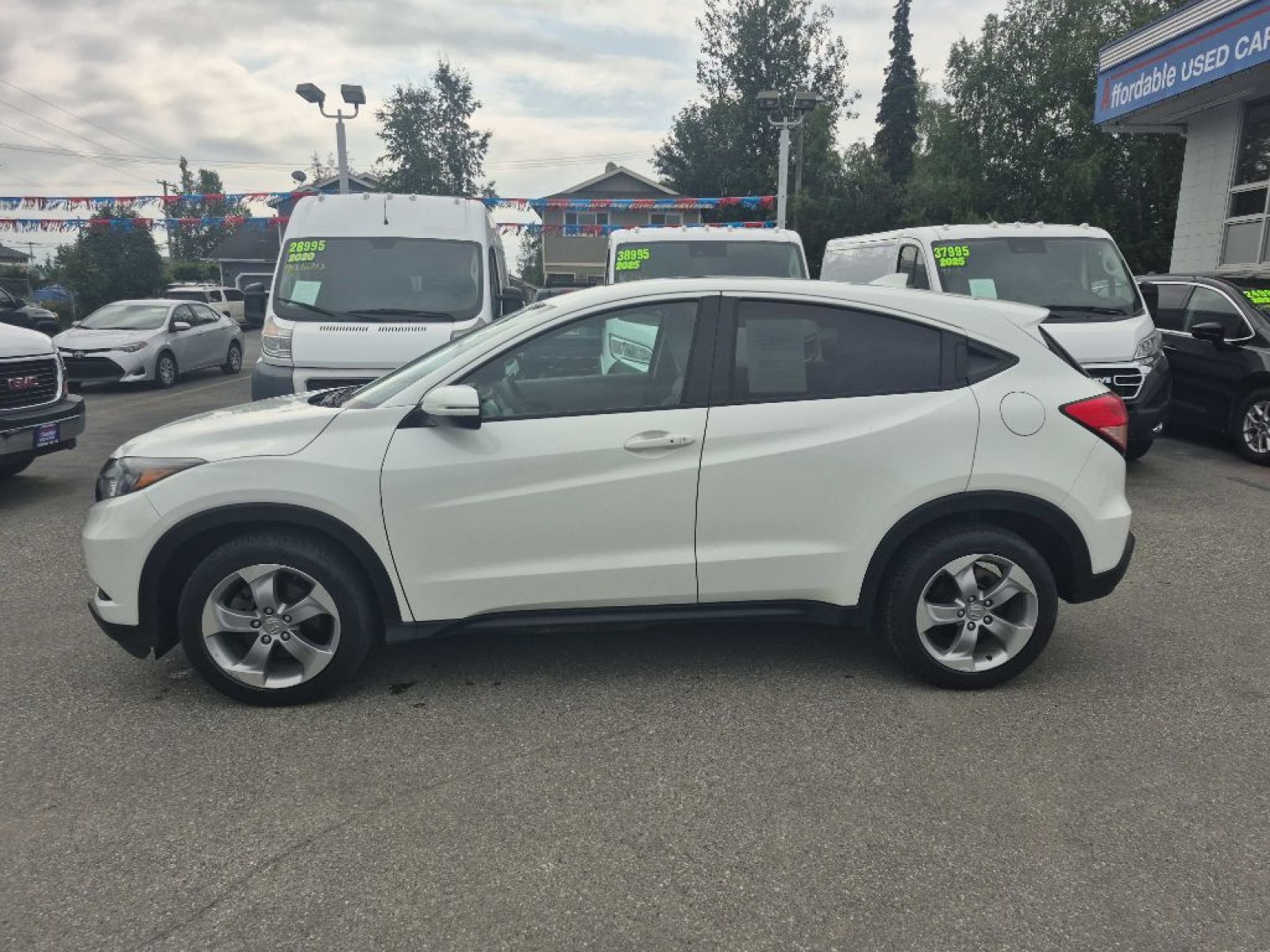 2016 WHITE HONDA HR-V EX (3CZRU6H53GM) with an 1.8L engine, Continuously Variable transmission, located at 929 East 8th Ave, Anchorage, AK, 99501, (907) 274-2277, 61.214783, -149.866074 - Photo#1