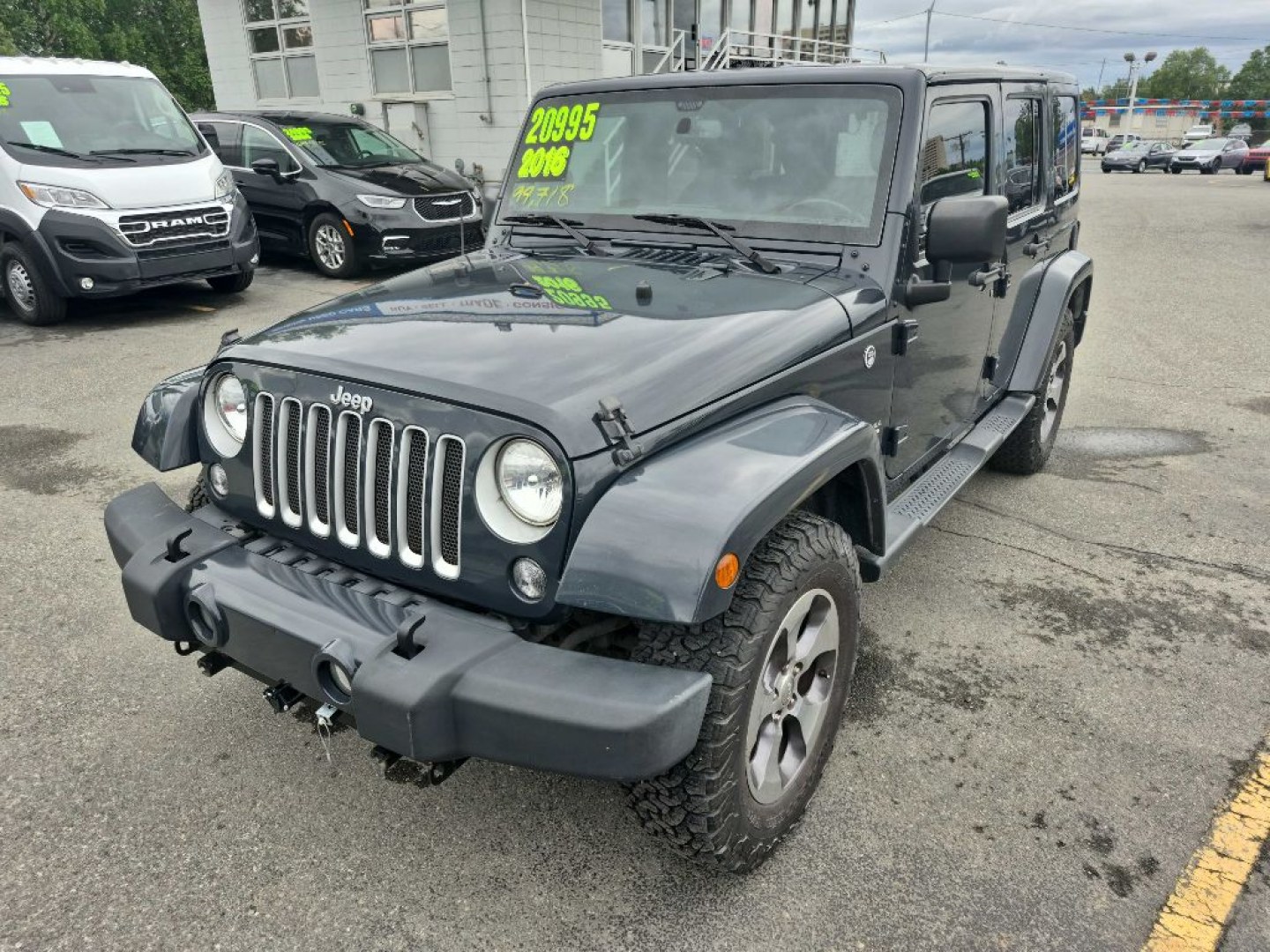 2016 GRAY JEEP WRANGLER UNLIMI SAHARA (1C4BJWEG5GL) with an 3.6L engine, Automatic transmission, located at 929 East 8th Ave, Anchorage, AK, 99501, (907) 274-2277, 61.214783, -149.866074- Photo#0
