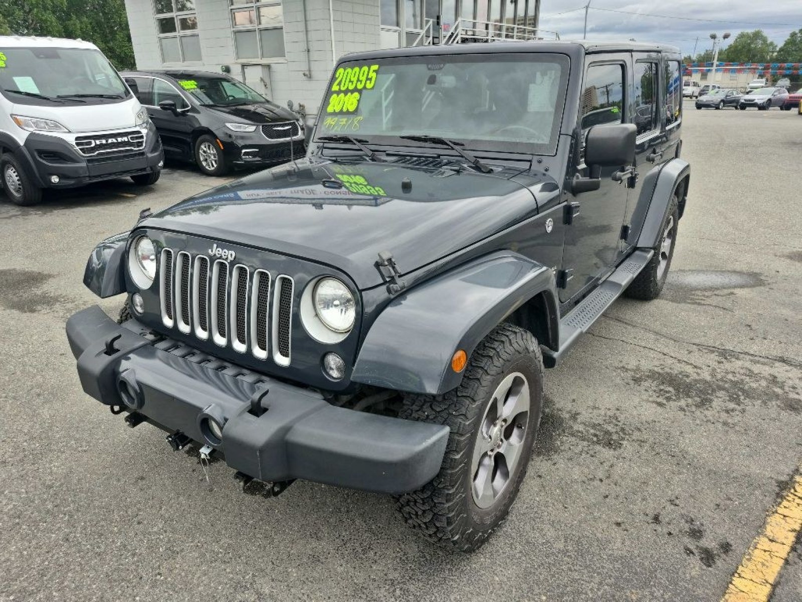 2016 GRAY JEEP WRANGLER UNLIMI SAHARA (1C4BJWEG5GL) with an 3.6L engine, Automatic transmission, located at 929 East 8th Ave, Anchorage, AK, 99501, (907) 274-2277, 61.214783, -149.866074 - Photo#0
