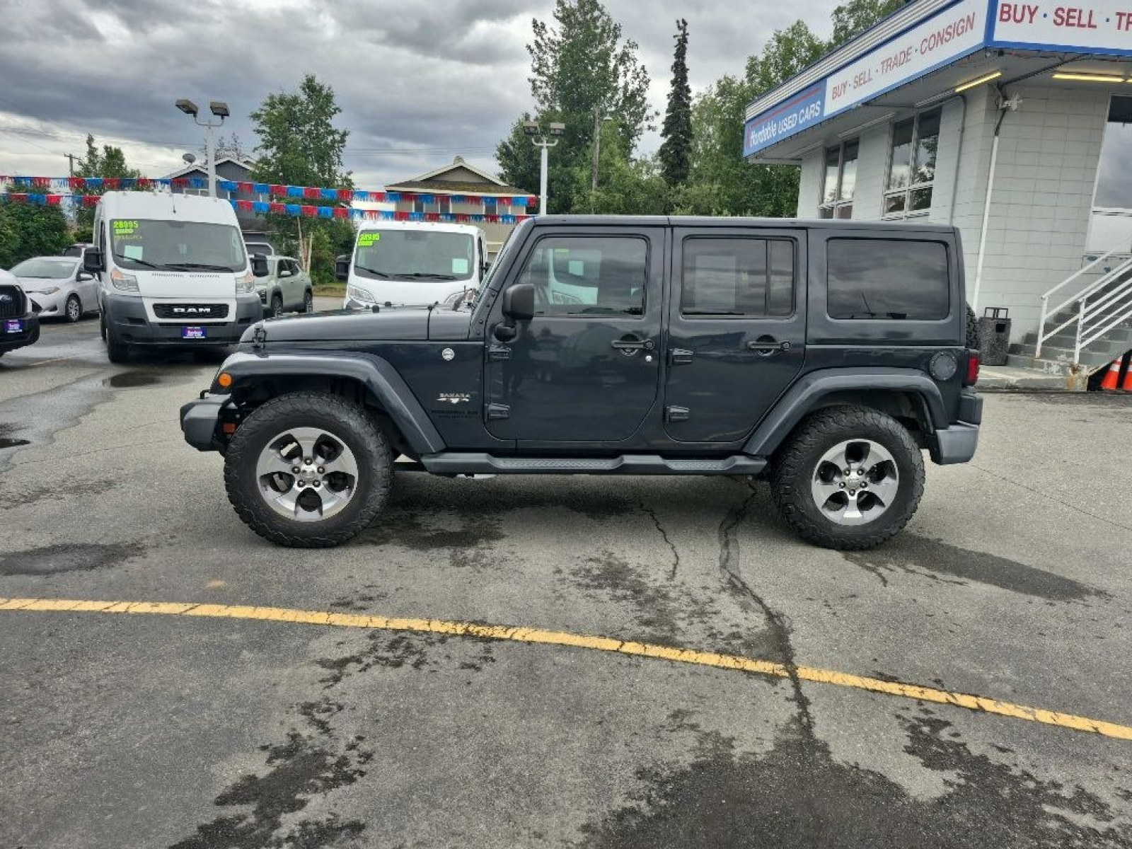 2016 GRAY JEEP WRANGLER UNLIMI SAHARA (1C4BJWEG5GL) with an 3.6L engine, Automatic transmission, located at 929 East 8th Ave, Anchorage, AK, 99501, (907) 274-2277, 61.214783, -149.866074 - Photo#1