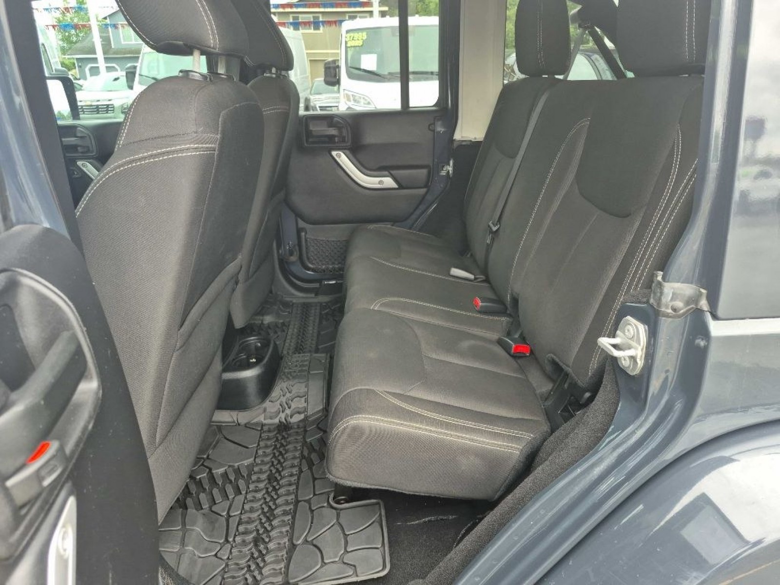 2016 GRAY JEEP WRANGLER UNLIMI SAHARA (1C4BJWEG5GL) with an 3.6L engine, Automatic transmission, located at 929 East 8th Ave, Anchorage, AK, 99501, (907) 274-2277, 61.214783, -149.866074 - Photo#3