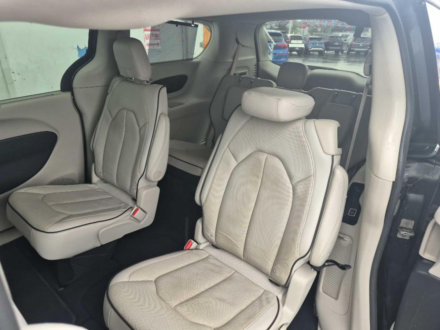 2021 GRAY CHRYSLER PACIFICA LIMITED (2C4RC3GG7MR) with an 3.6L engine, Automatic transmission, located at 929 East 8th Ave, Anchorage, AK, 99501, (907) 274-2277, 61.214783, -149.866074- Photo#3