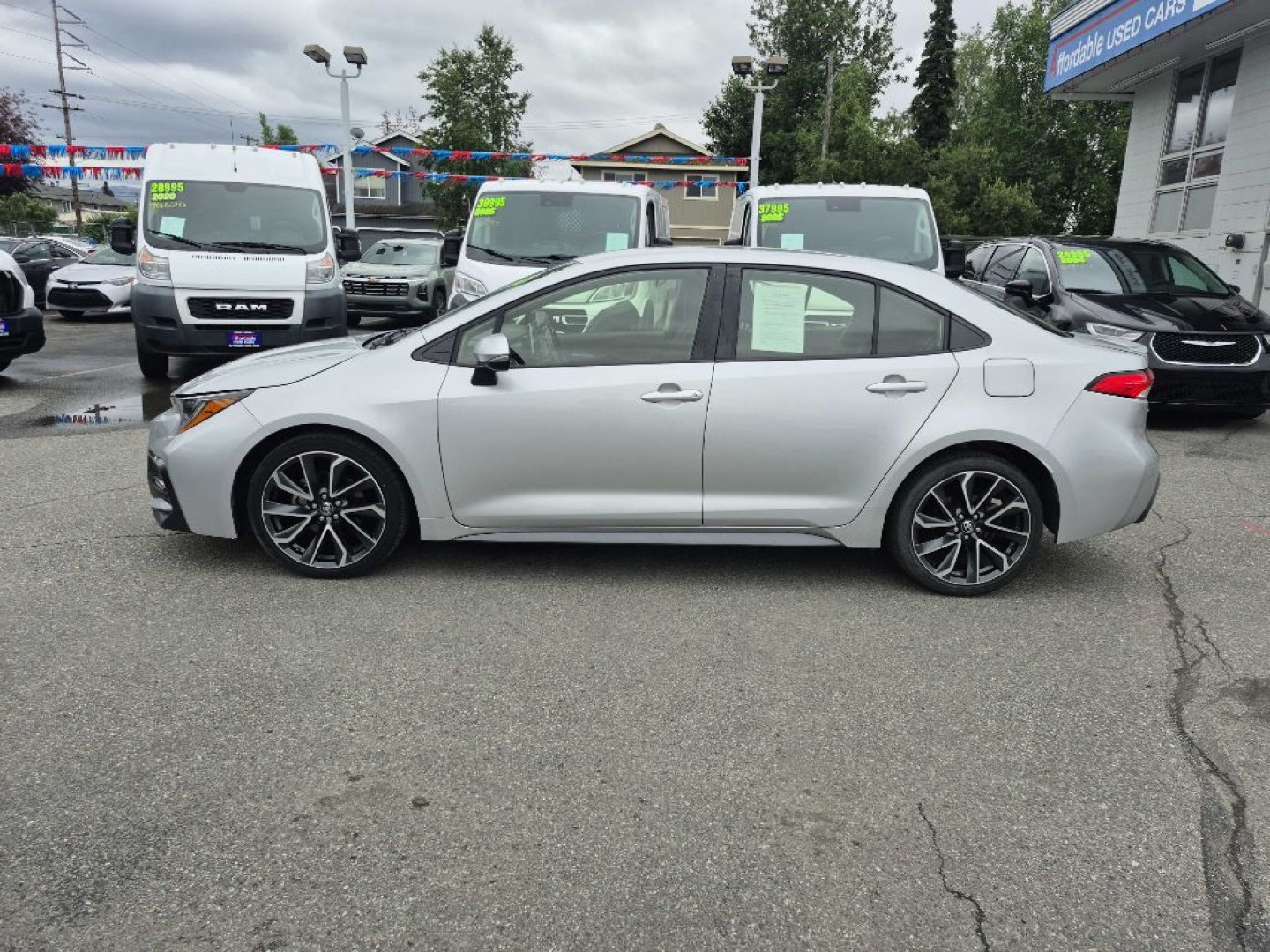 2021 SILVER TOYOTA COROLLA SE (JTDS4MCE0MJ) with an 2.0L engine, Automatic transmission, located at 929 East 8th Ave, Anchorage, AK, 99501, (907) 274-2277, 61.214783, -149.866074- Photo#1
