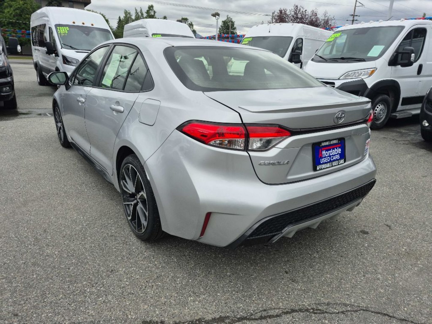 2021 SILVER TOYOTA COROLLA SE (JTDS4MCE0MJ) with an 2.0L engine, Automatic transmission, located at 929 East 8th Ave, Anchorage, AK, 99501, (907) 274-2277, 61.214783, -149.866074- Photo#2