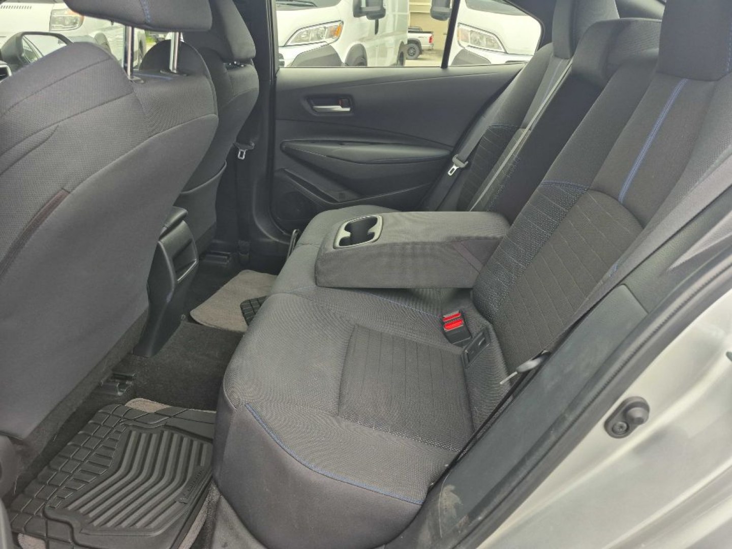 2021 SILVER TOYOTA COROLLA SE (JTDS4MCE0MJ) with an 2.0L engine, Automatic transmission, located at 929 East 8th Ave, Anchorage, AK, 99501, (907) 274-2277, 61.214783, -149.866074- Photo#3