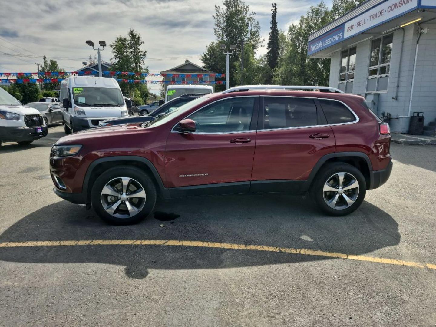 2019 RED JEEP CHEROKEE LIMITED (1C4PJMDN3KD) with an 2.0L engine, Automatic transmission, located at 929 East 8th Ave, Anchorage, AK, 99501, (907) 274-2277, 61.214783, -149.866074- Photo#1