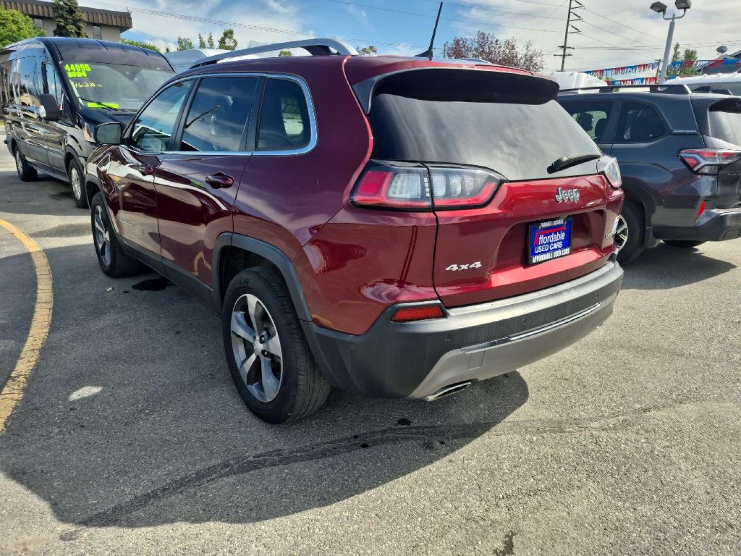 2019 RED JEEP CHEROKEE LIMITED (1C4PJMDN3KD) with an 2.0L engine, Automatic transmission, located at 929 East 8th Ave, Anchorage, AK, 99501, (907) 274-2277, 61.214783, -149.866074- Photo#2