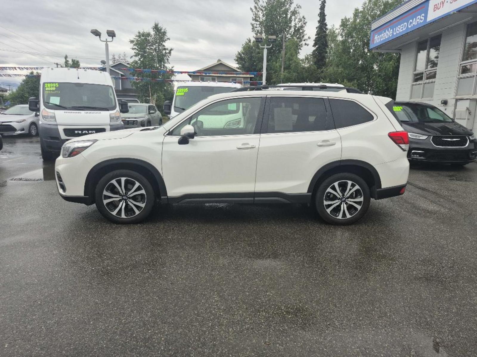 2019 WHITE SUBARU FORESTER LIMITED (JF2SKAUC8KH) with an 2.5L engine, Continuously Variable transmission, located at 929 East 8th Ave, Anchorage, AK, 99501, (907) 274-2277, 61.214783, -149.866074 - Photo#1