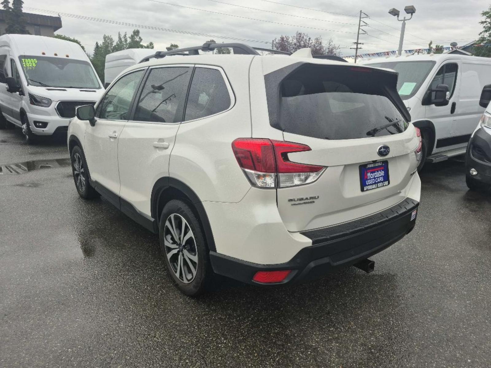 2019 WHITE SUBARU FORESTER LIMITED (JF2SKAUC8KH) with an 2.5L engine, Continuously Variable transmission, located at 929 East 8th Ave, Anchorage, AK, 99501, (907) 274-2277, 61.214783, -149.866074 - Photo#2