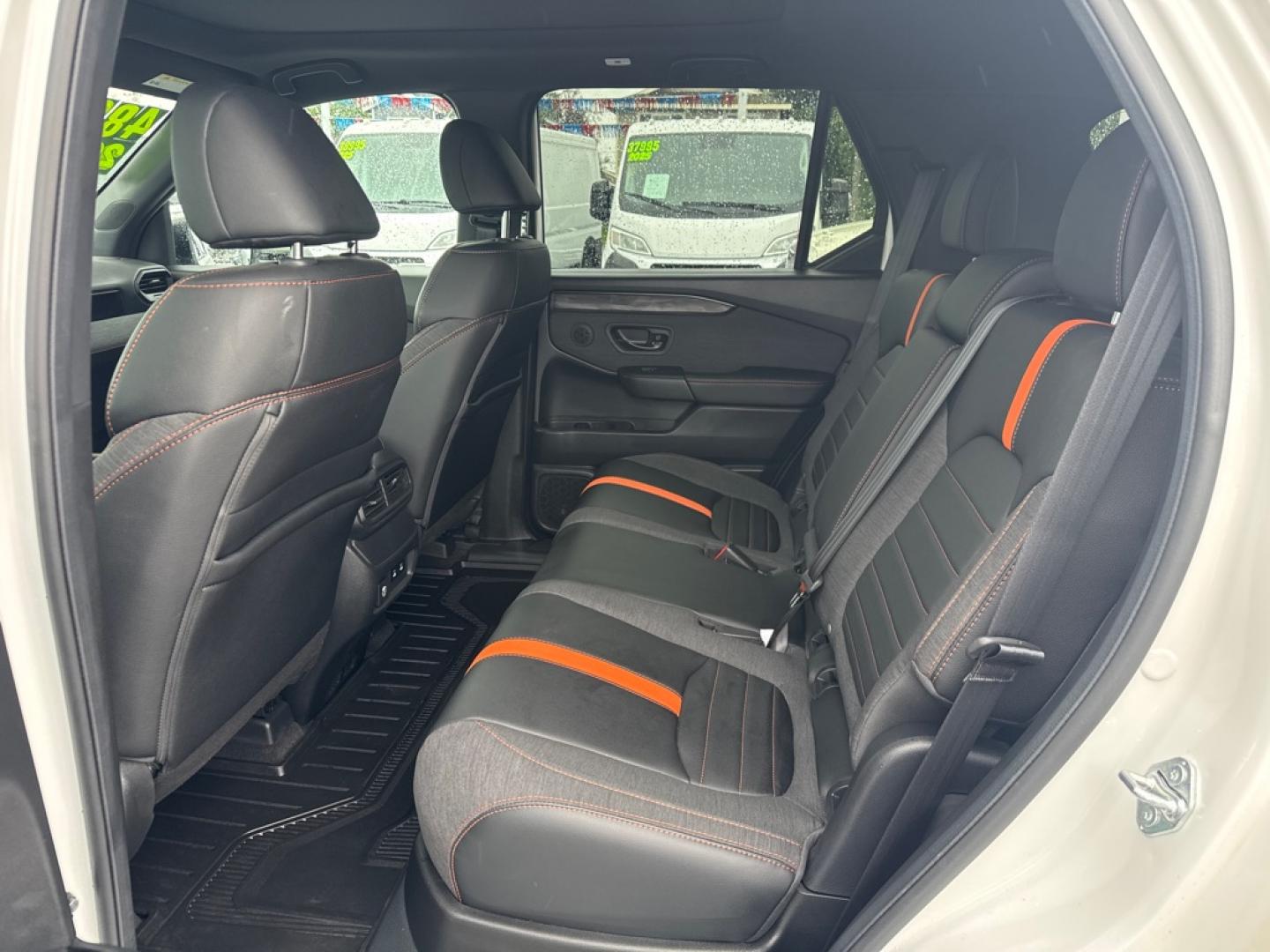 2026 WHITE HONDA PASSPORT TRAIL SPORT (5FNYF9H51TB) with an 3.5L engine, Automatic transmission, located at 929 East 8th Ave, Anchorage, AK, 99501, (907) 274-2277, 61.214783, -149.866074- Photo#2