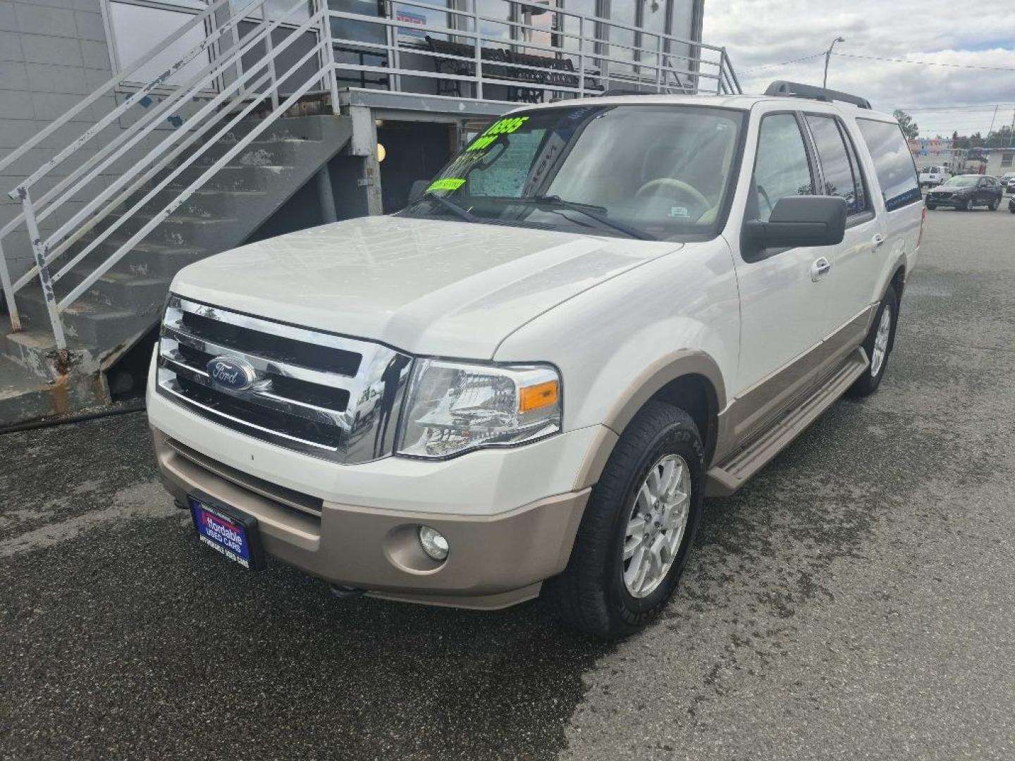 2011 WHITE FORD EXPEDITION EL XLT (1FMJK1J52BE) with an 5.4L engine, Automatic transmission, located at 929 East 8th Ave, Anchorage, AK, 99501, (907) 274-2277, 61.214783, -149.866074- Photo#0