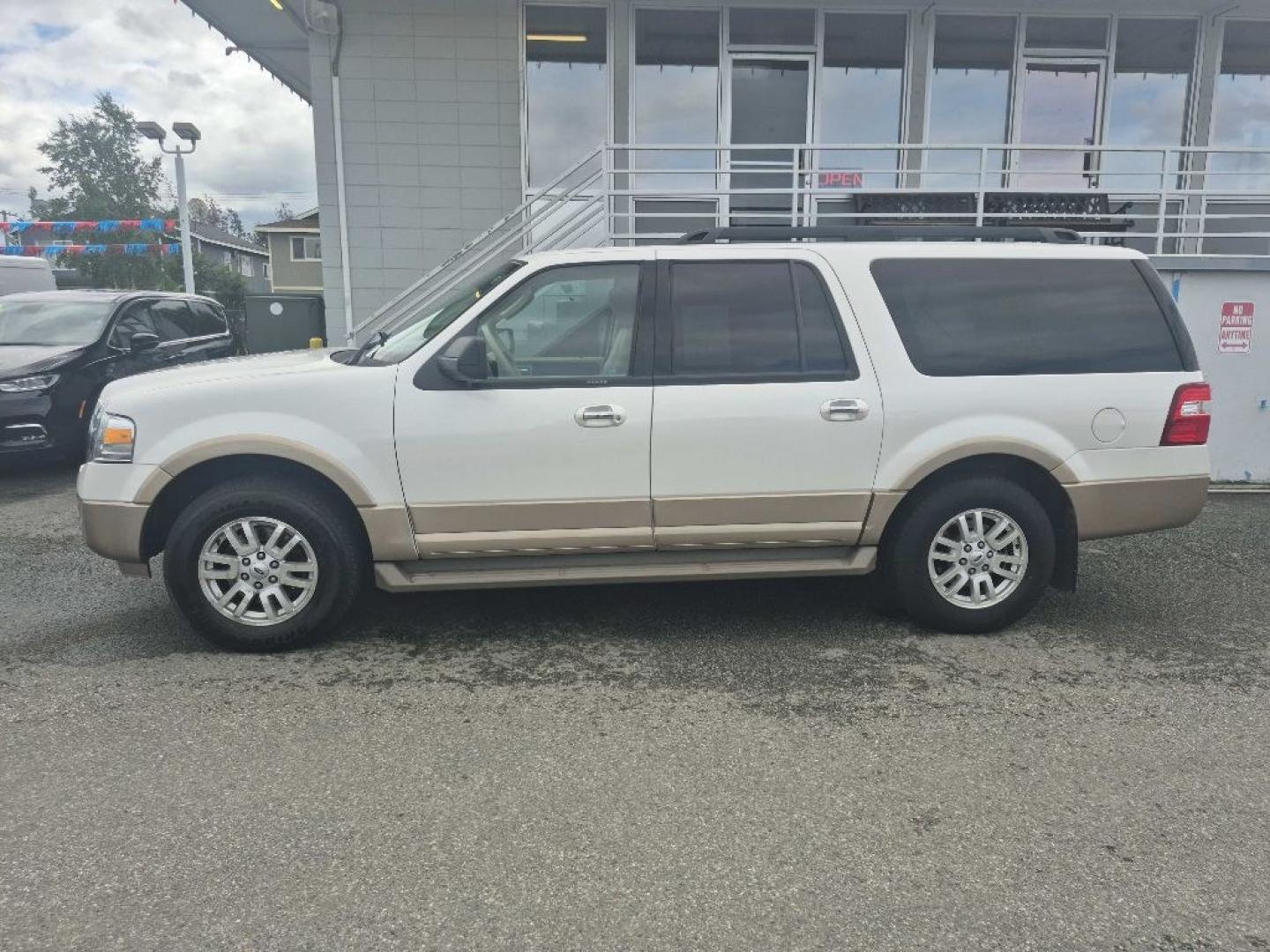2011 WHITE FORD EXPEDITION EL XLT (1FMJK1J52BE) with an 5.4L engine, Automatic transmission, located at 929 East 8th Ave, Anchorage, AK, 99501, (907) 274-2277, 61.214783, -149.866074- Photo#1