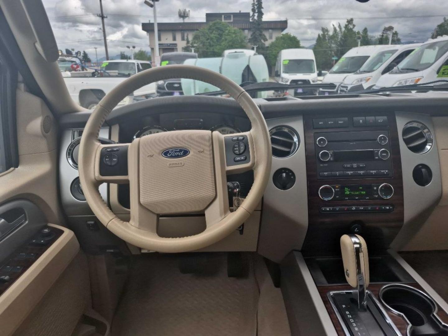 2011 WHITE FORD EXPEDITION EL XLT (1FMJK1J52BE) with an 5.4L engine, Automatic transmission, located at 929 East 8th Ave, Anchorage, AK, 99501, (907) 274-2277, 61.214783, -149.866074- Photo#4