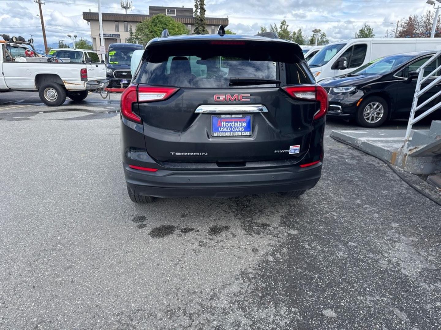 2022 BLACK GMC TERRAIN SLE (3GKALTEV3NL) with an 1.5L engine, Automatic transmission, located at 929 East 8th Ave, Anchorage, AK, 99501, (907) 274-2277, 61.214783, -149.866074- Photo#4