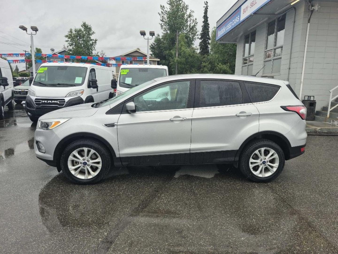 2017 SILVER FORD ESCAPE SE (1FMCU9GD2HU) with an 1.5L engine, Automatic transmission, located at 929 East 8th Ave, Anchorage, AK, 99501, (907) 274-2277, 61.214783, -149.866074- Photo#1