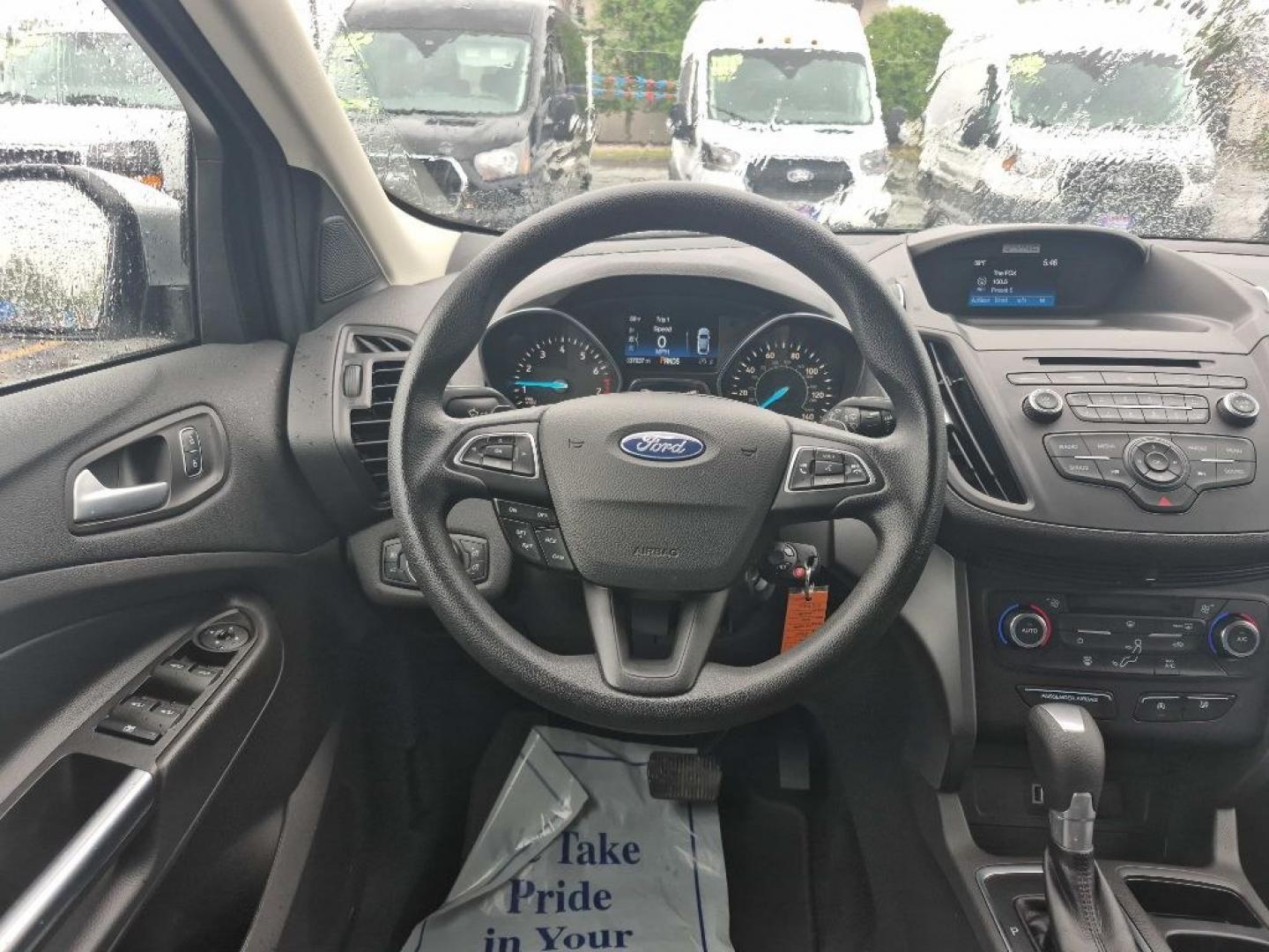 2017 SILVER FORD ESCAPE SE (1FMCU9GD2HU) with an 1.5L engine, Automatic transmission, located at 929 East 8th Ave, Anchorage, AK, 99501, (907) 274-2277, 61.214783, -149.866074- Photo#4