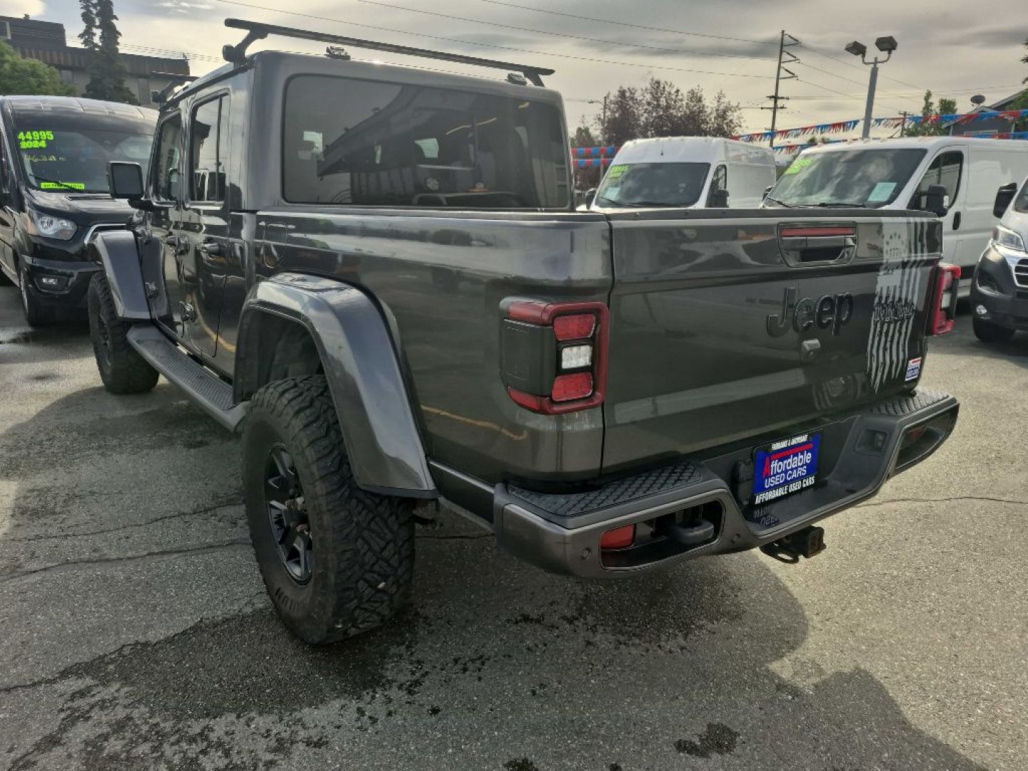 2021 GRAY JEEP GLADIATOR OVERLAND (1C6HJTFGXML) with an 3.6L engine, Automatic transmission, located at 929 East 8th Ave, Anchorage, AK, 99501, (907) 274-2277, 61.214783, -149.866074- Photo#2