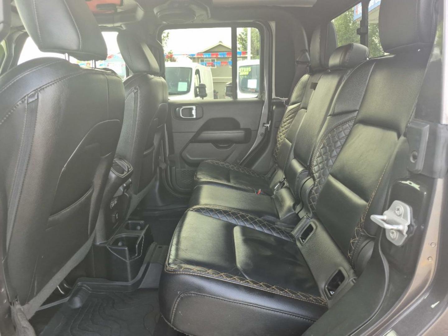 2021 GRAY JEEP GLADIATOR OVERLAND (1C6HJTFGXML) with an 3.6L engine, Automatic transmission, located at 929 East 8th Ave, Anchorage, AK, 99501, (907) 274-2277, 61.214783, -149.866074- Photo#3