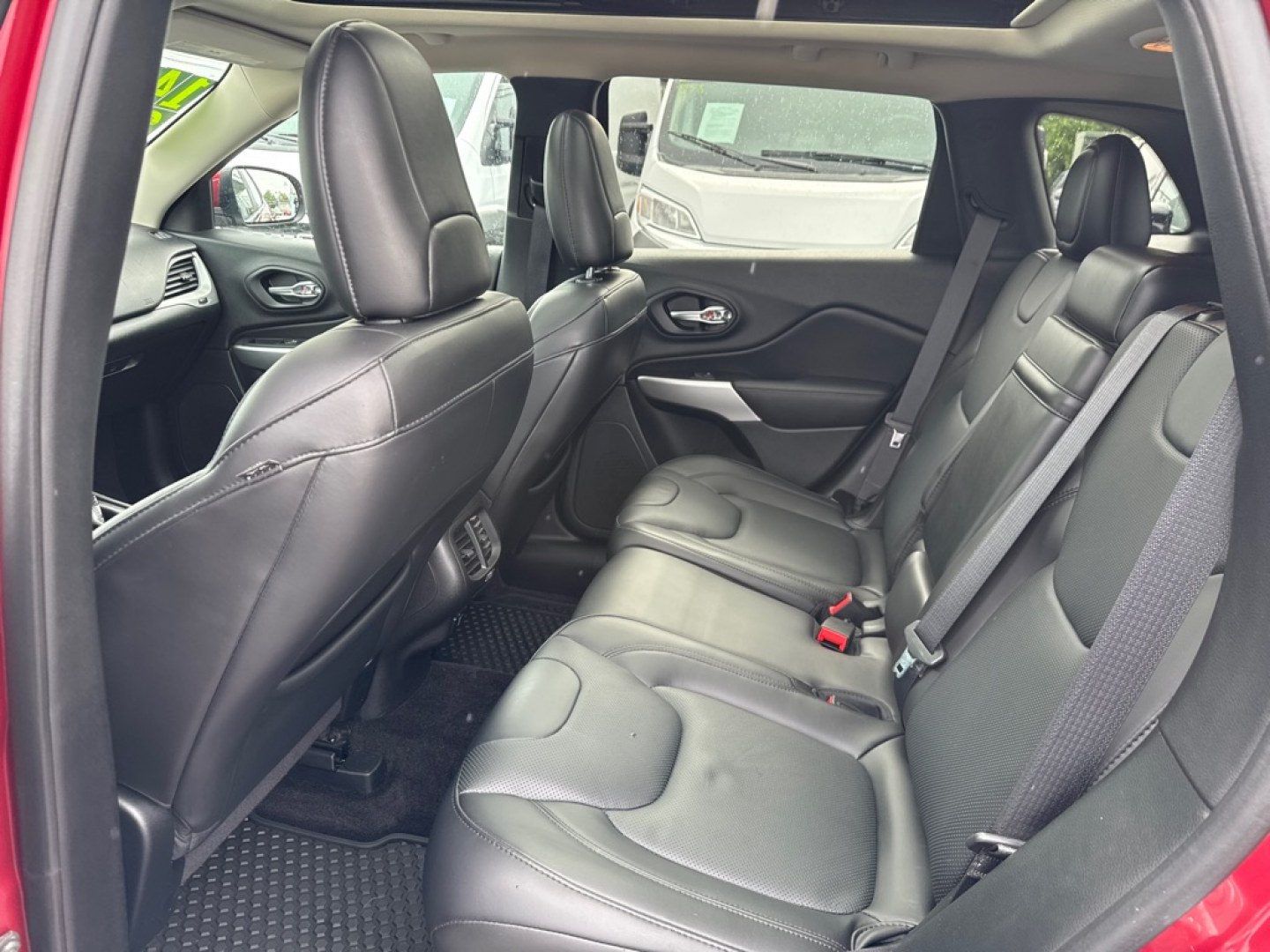 2017 RED JEEP CHEROKEE OVERLAND (1C4PJMJSXHW) with an 3.2L engine, Automatic transmission, located at 929 East 8th Ave, Anchorage, AK, 99501, (907) 274-2277, 61.214783, -149.866074- Photo#2