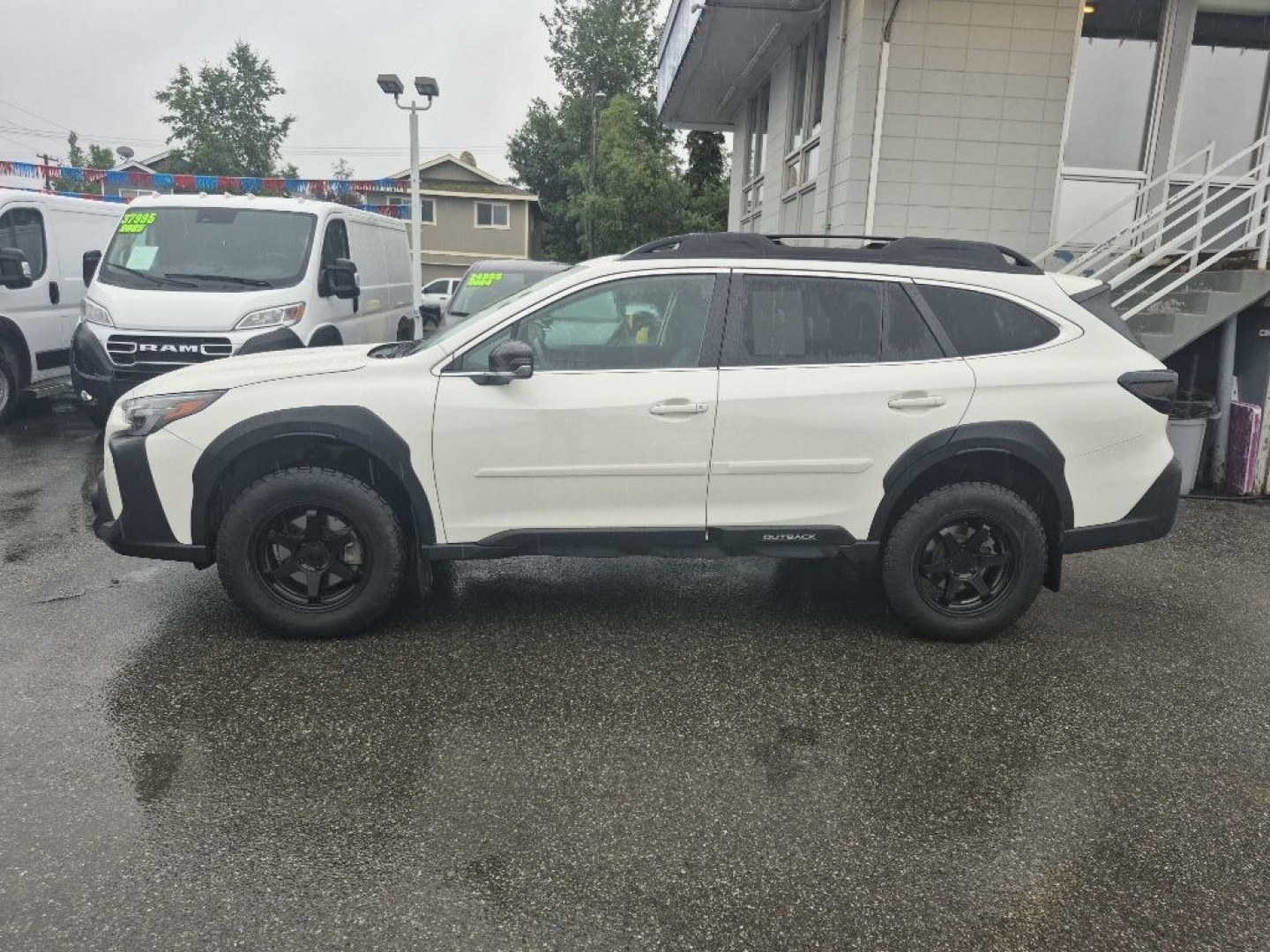 2024 WHITE SUBARU OUTBACK LIMITED XT (4S4BTGND5R3) with an 2.4L engine, Automatic transmission, located at 929 East 8th Ave, Anchorage, AK, 99501, (907) 274-2277, 61.214783, -149.866074- Photo#1