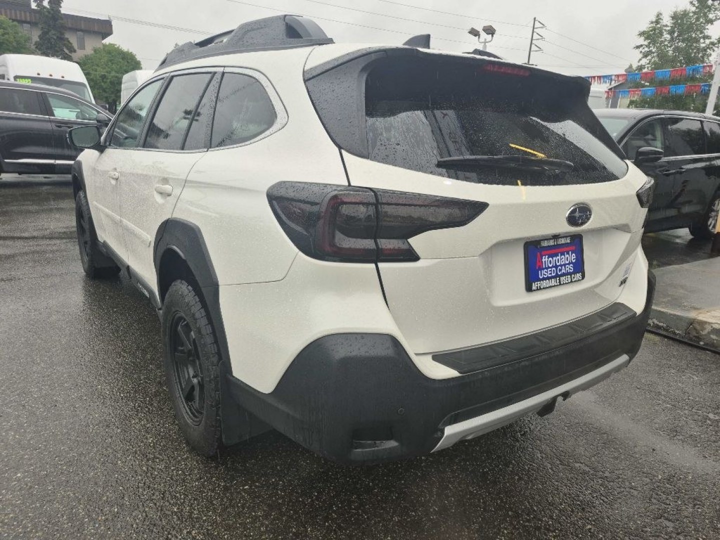 2024 WHITE SUBARU OUTBACK LIMITED XT (4S4BTGND5R3) with an 2.4L engine, Automatic transmission, located at 929 East 8th Ave, Anchorage, AK, 99501, (907) 274-2277, 61.214783, -149.866074- Photo#2
