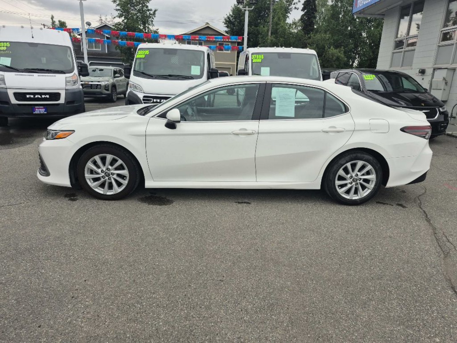 2021 WHITE TOYOTA CAMRY LE (4T1C11AK7MU) with an 2.5L engine, Automatic transmission, located at 929 East 8th Ave, Anchorage, AK, 99501, (907) 274-2277, 61.214783, -149.866074 - Photo#1